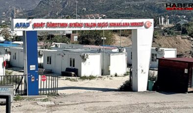 Depremzede öğretmenleri sokağa attılar