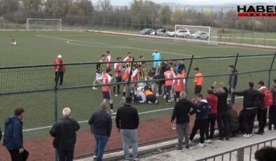 Dili boğazına kaçan futbolcuyu hakem kurtardı