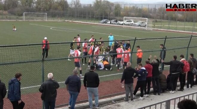 Dili boğazına kaçan futbolcuyu hakem kurtardı