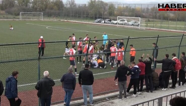 Dili boğazına kaçan futbolcuyu hakem kurtardı