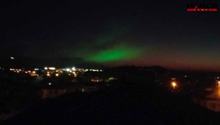 Fethiye'de gökyüzündeki mor ve yeşil ışık dikkat çekti