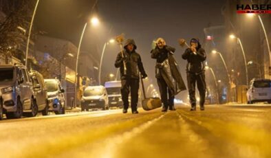 Herkes uyuduktan sonra levye ve balyozlarla tüm sokakları geziyorlar