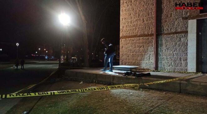 İki grubu birbirine düşüren soru! Kavga çıktı, 1 kişi öldü