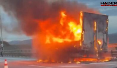 İstanbul'da seyir halindeki kamyon küle döndü