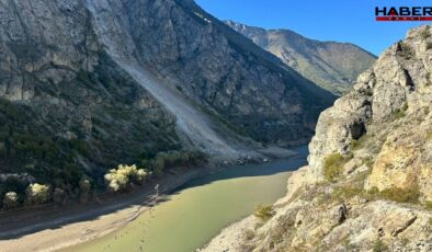 Kaya parçaları Çoruh Nehri’ne yuvarlandı lisede eğitime 1 gün ara verildi
