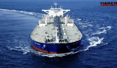 Kocaeli açıklarında Rusya'ya ham petrol taşıyan gemide yangın