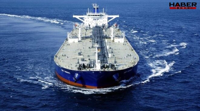 Kocaeli açıklarında Rusya'ya ham petrol taşıyan gemide yangın