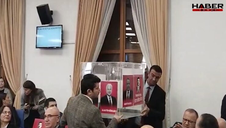 Meclis'te dikkat çeken sandık