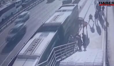 Metrobüste dehşet anları! Tekerlekli sandalyesiyle ezilen yolcu öldü