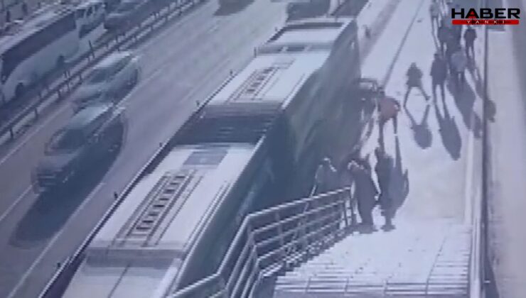 Metrobüste dehşet anları! Tekerlekli sandalyesiyle ezilen yolcu öldü