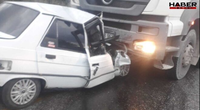Otomobil ile kamyon kafa kafaya çarpıştı: 1 ölü, 1 yaralı