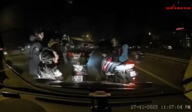 Otoyolun ortasında çocuğuyla kavgaya tutuştu