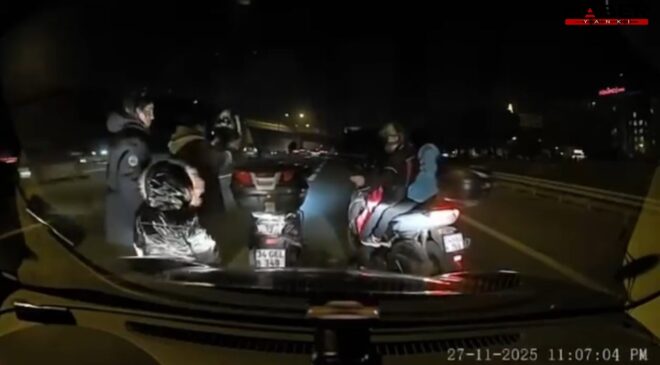 Otoyolun ortasında çocuğuyla kavgaya tutuştu