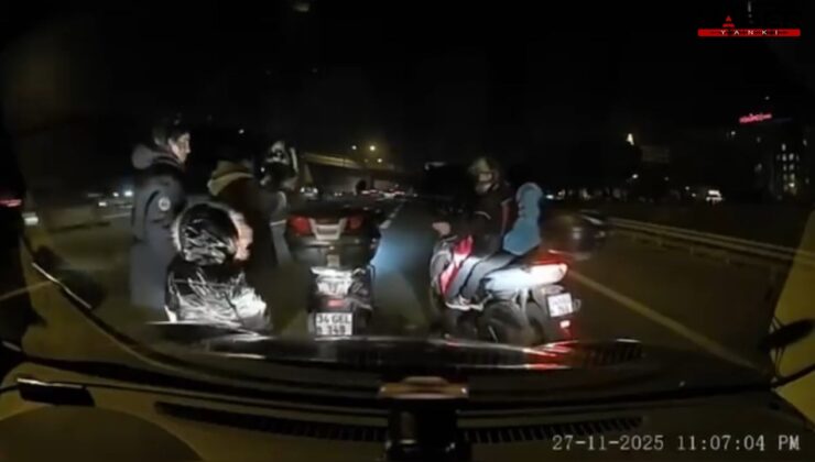 Otoyolun ortasında çocuğuyla kavgaya tutuştu