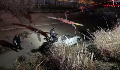 Su kanalına düşen araçta can pazarı