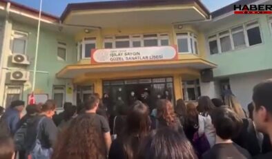 'Andımız' krizi: Müdür susturmaya çalıştı, öğrenciler sonuna kadar okudu!
