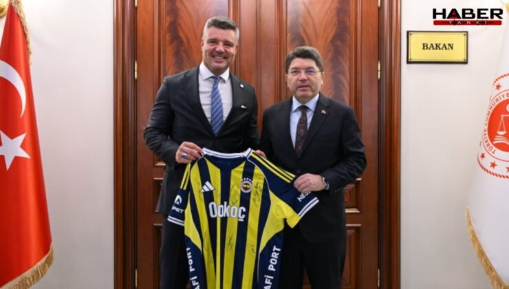 Adalet Bakanı'na hapisten imzalı forma!