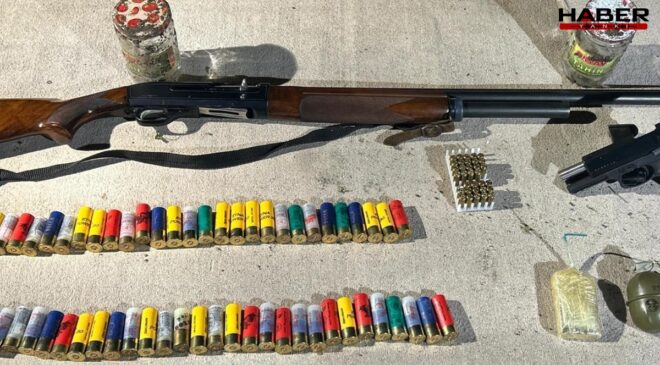 Adana'da evinde 2 silah, el bombası ve patlayıcı ele geçirilen kişi tutuklandı