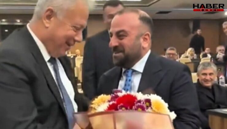 AKP'li Kara, CHP'li Zorlu'ya çiçek verdi