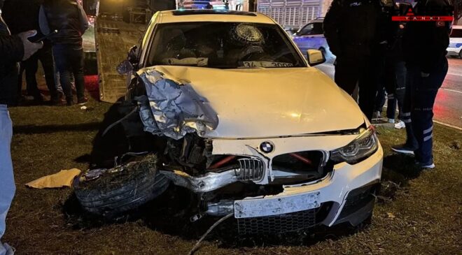 Atakum’da iki otomobil çarpıştı: 2 asker yaralandı