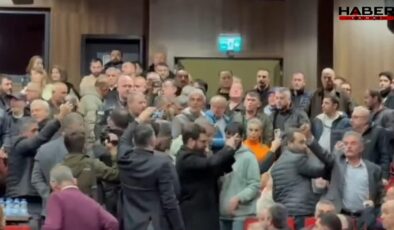 Belediye meclisinde halk AKP’li başkanı protesto etti