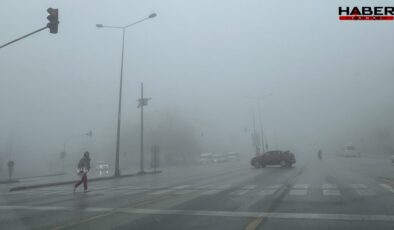 Denizli’de yoğun sis görüş mesafesini 30 metreye düşürdü
