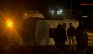 Diyarbakır’da işçi servisi minibüsü devrildi: 16 yaralı