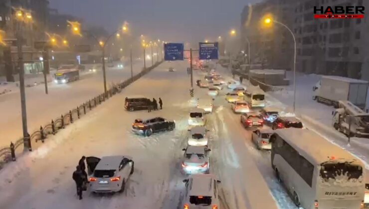 Diyarbakır'da kar hayatı felç etti! Yollar kapandı, araçlar yolda kaldı