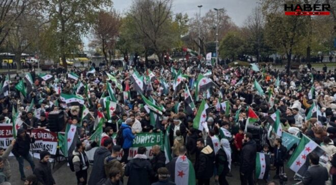 Fatih'te Suriye bayraklarıyla kutlama