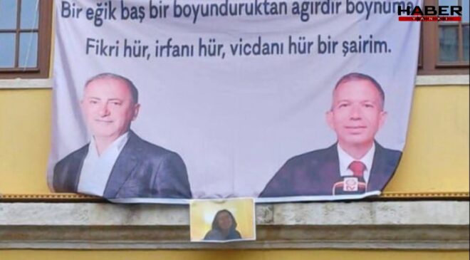 Galatasaray Lisesi'nde Altaylı'ya destek pankartı: 'Fikri hür, vicdanı hür'