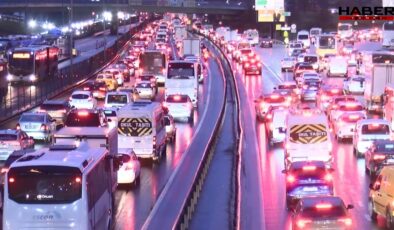 İstanbul'da trafik durma noktasına geldi! Her yer kırmızı…