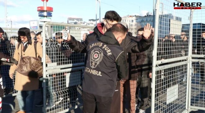 İstiklal Caddesi'nde yılbaşı teyakkuzu