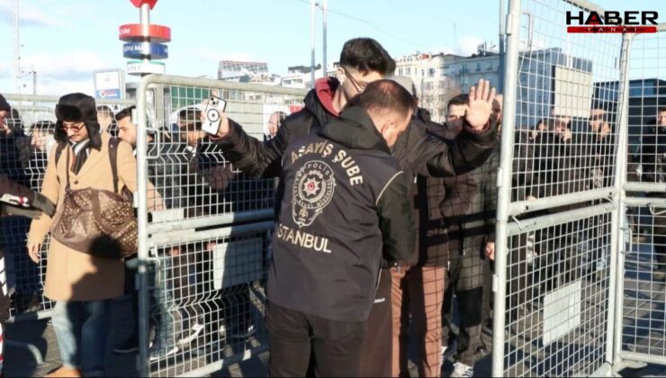 İstiklal Caddesi'nde yılbaşı teyakkuzu