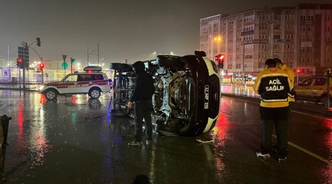 İzmit’te ambulans ile minibüs çarpıştı: 6 yaralı