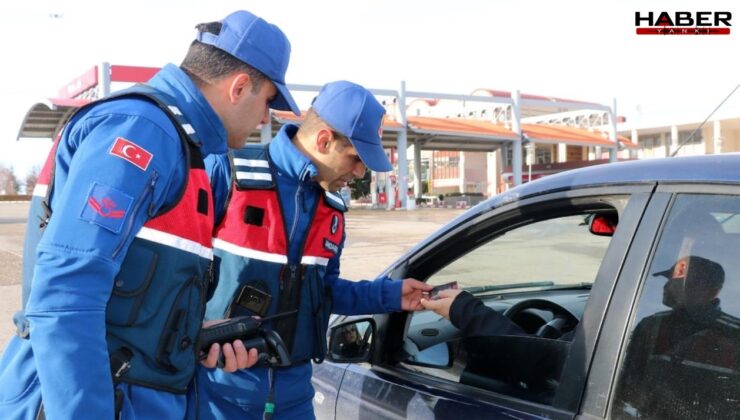 Jandarma önce ceza yazdı, kimliğini öğrenince pişman oldu: Tüm cezayı kendi cebinden ödedi