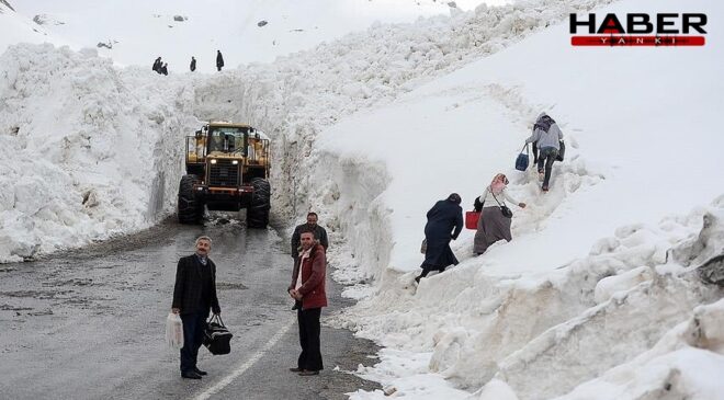 Karabet Geçidi yoğun kar nedeniyle ulaşıma kapatıldı