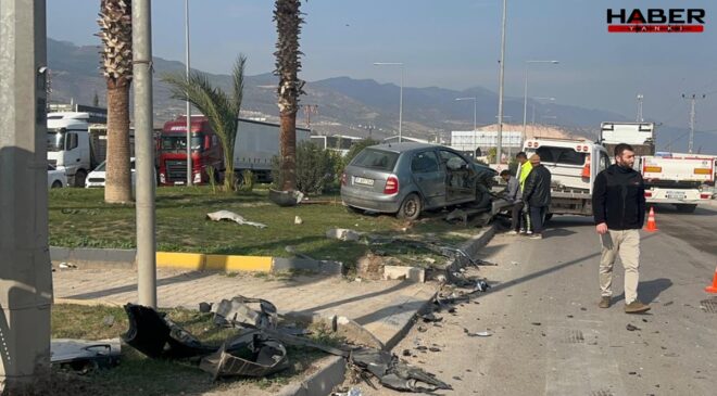 Kırıkhan’da iki araç çarpıştı: 5 yaralı, 1’inin durumu ağır