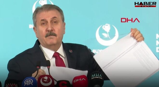 Küçük ortak DEM'in raporunu 'paçavra' diyerek yırttı!