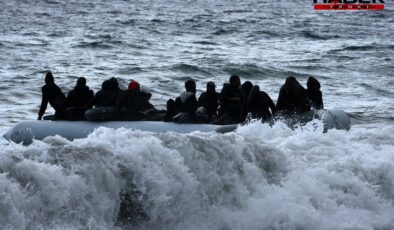 Lastik bot battı: 18 göçmen hayatını kaybetti