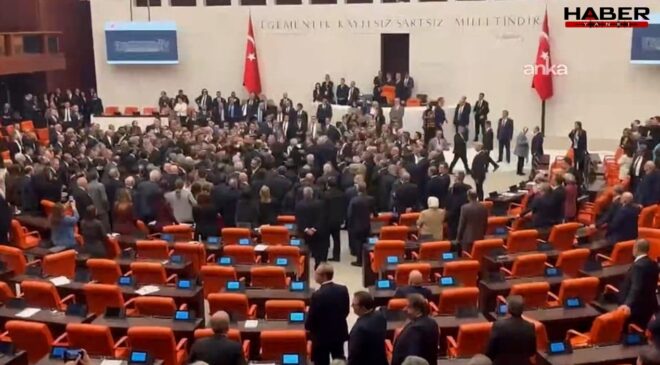 Meclis'te gerginlik! 2026 bütçesi kabul edildi, vekiller birbirine girdi