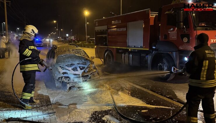 Muğla’da alev alan otomobil küle döndü