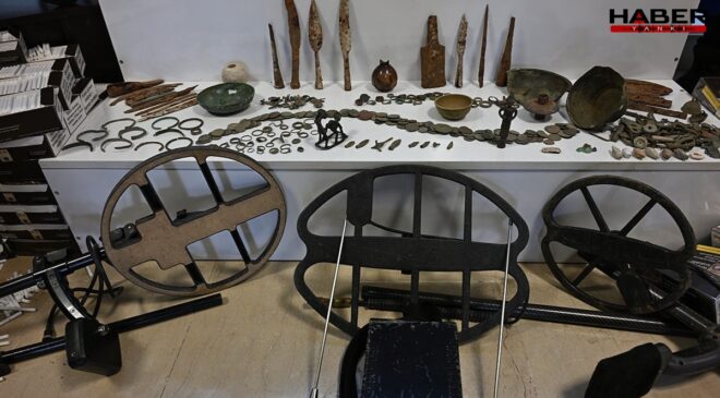 Muş’ta 7 adrese operasyon: Çok sayıda silah ve sikke bulundu