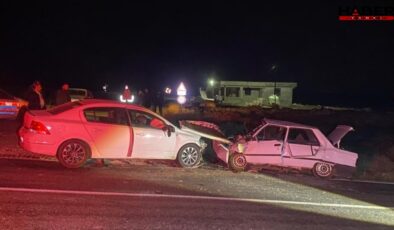 Şanlıurfa'da otomobiller kafa kafaya çarpıştı: 2'si çocuk 7 yaralı
