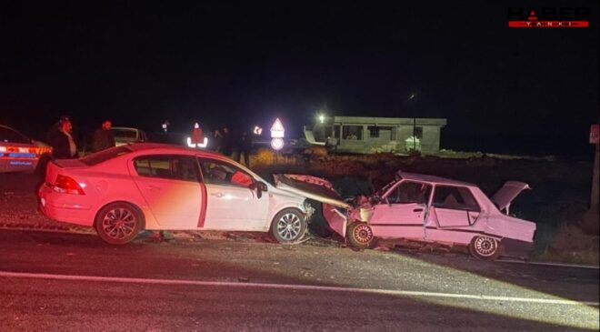 Şanlıurfa'da otomobiller kafa kafaya çarpıştı: 2'si çocuk 7 yaralı