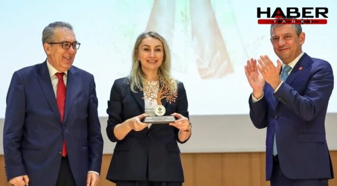 SDD İnsan Hakları Günü Ödülü İmamoğlu'na verildi