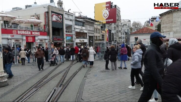 Taksim'de yılbaşı hazırlıkları