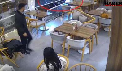 Talas’ta kontrolden çıkan otomobil kafeye daldı