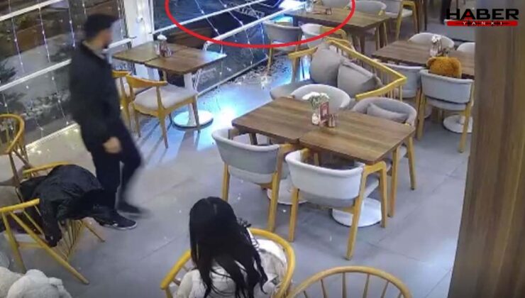 Talas’ta kontrolden çıkan otomobil kafeye daldı