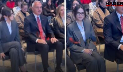 Uzak Şehir'in Alya'sı protokolde oturduğunu unuttu: 3 saniyelik unutkanlık