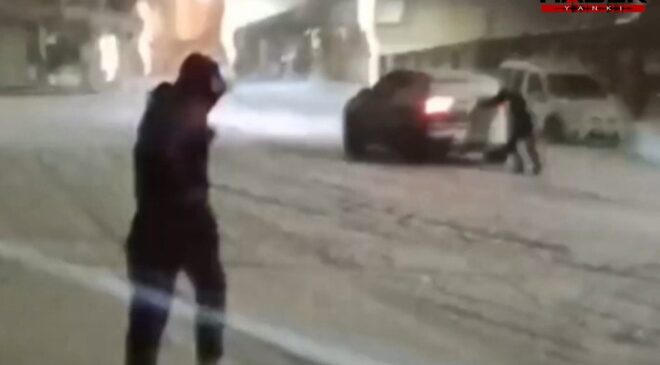 'Örümcek Adam', karda mahsur kalanlara yardım etti